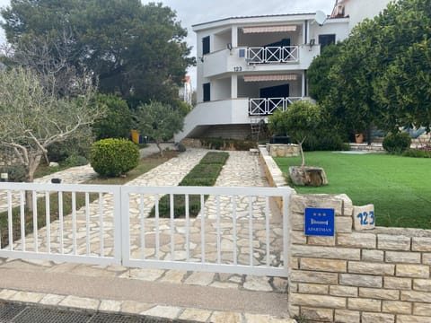 Property building, Garden, View (from property/room)