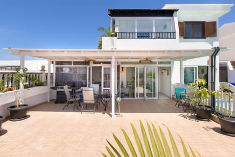 Property building, Day, Garden, View (from property/room), Balcony/Terrace, Balcony/Terrace, Garden view