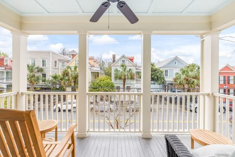 Patio Porches and Parking - 2 Blocks to King House in Charleston