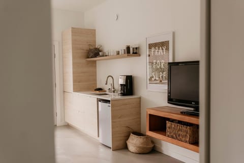 Drift West Coast Getaway Bed and Breakfast in Ucluelet