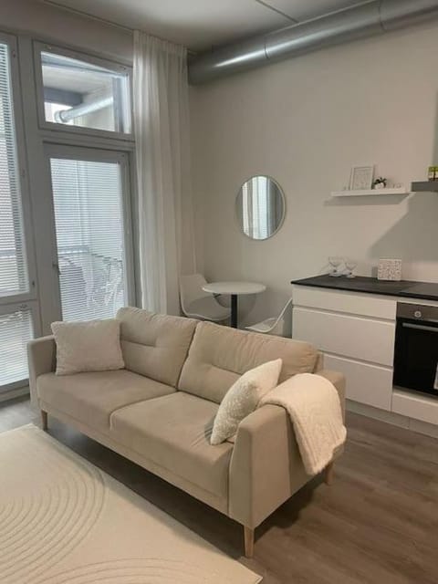 Yksiö loistavalla sijainnilla sekä yhteyksillä Apartment in Uusimaa