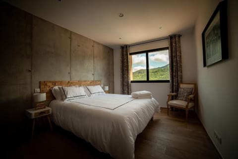 Bed, Photo of the whole room