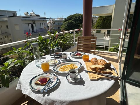 Day, Balcony/Terrace, Food and drinks