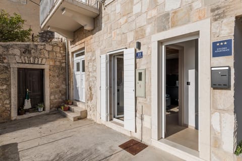 Tiny Secret House Apartment in Komiža