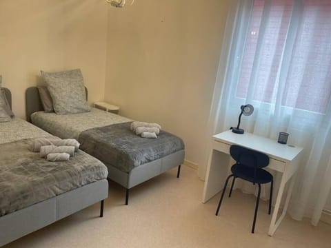 Maison entière Chenôve avec jardin House in Dijon