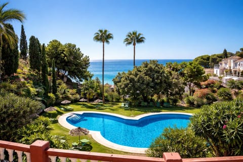 View (from property/room), Sea view, Swimming pool