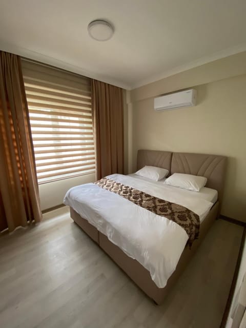 Photo of the whole room, Bedroom, air conditioner