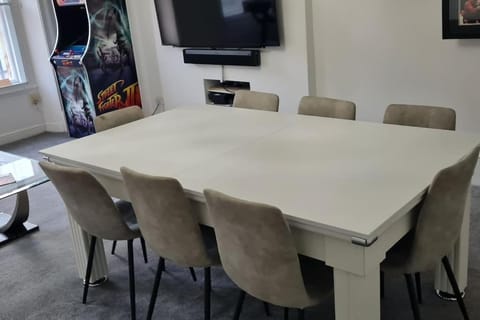 Large 4 bed (sleeps 8) Castle View Apartment in Edinburgh