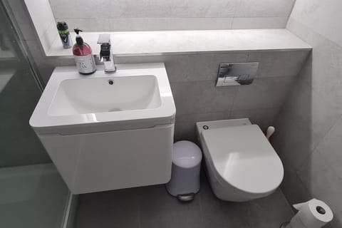 Large 4 bed (sleeps 8) Castle View Apartment in Edinburgh