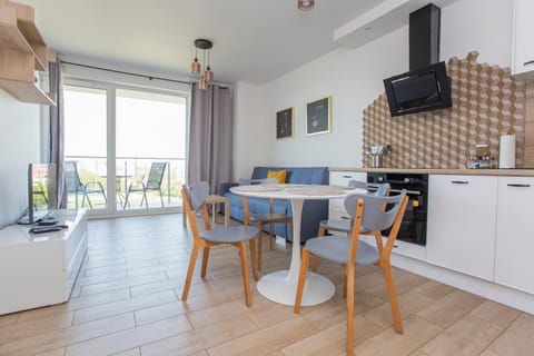 TV and multimedia, Kitchen or kitchenette, Living room, Seating area, Dining area