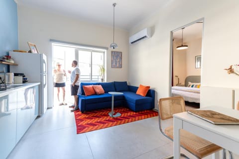 Kitchen or kitchenette, Living room, Seating area, air conditioner