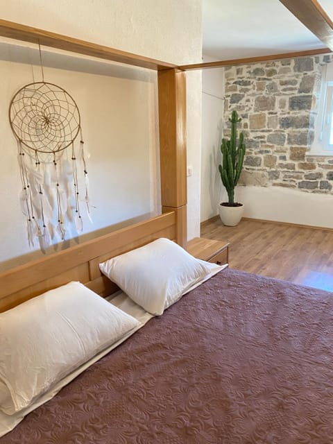 Authentique maison Dalmate en vieille pierre proche de Split, de la mer et de la montagne Villa in Split-Dalmatia County