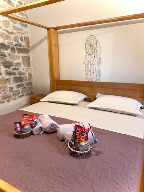 Authentique maison Dalmate en vieille pierre proche de Split, de la mer et de la montagne Villa in Split-Dalmatia County