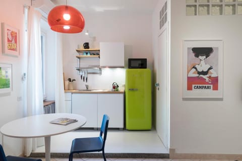 Kitchen or kitchenette, Dining area, minibar