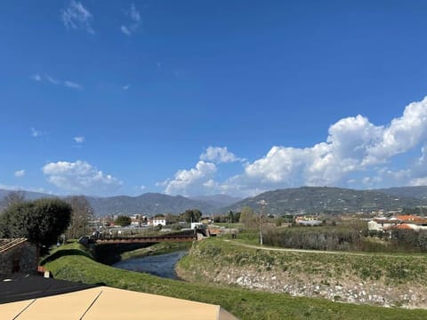 Neighbourhood, Mountain view, River view