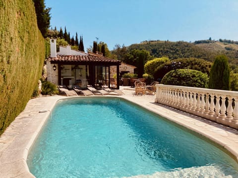 Property building, Patio, Garden view, Mountain view, Pool view, Swimming pool, sunbed