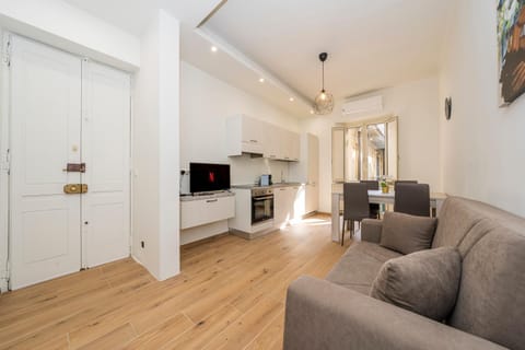 TV and multimedia, Kitchen or kitchenette, Lounge or bar, Photo of the whole room, Dining area, Lunch, kitchen