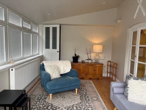 The Corner House, 36, Broadway Road, Apartment in Evesham