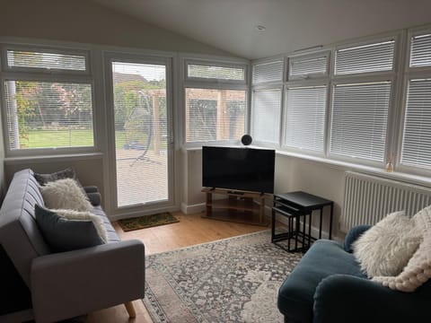 The Corner House, 36, Broadway Road, Apartment in Evesham