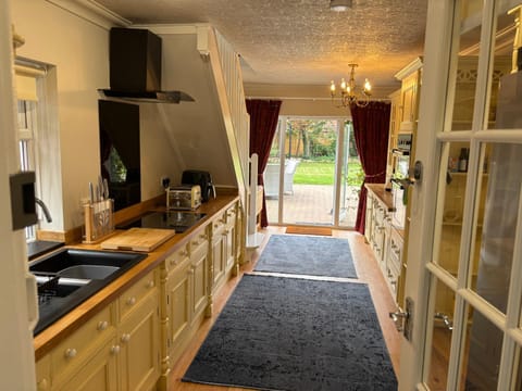 The Corner House, 36, Broadway Road, Apartment in Evesham