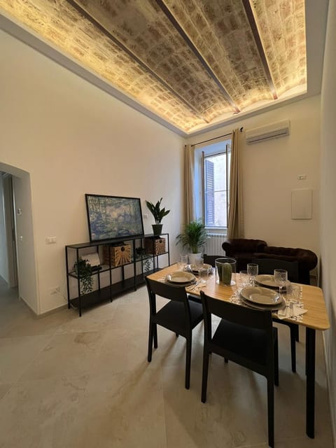Nearby landmark, Winter, Living room, Food and drinks, Seating area, Dining area, Landmark view, Breakfast, Lunch, Dinner, Drinks, Family, internet, stove