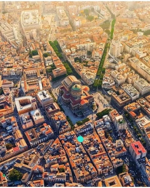 Bird's eye view, Location