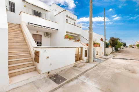 Property building, Day, Neighbourhood, Street view