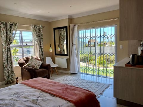 Bed, Seating area, Dining area, Garden view