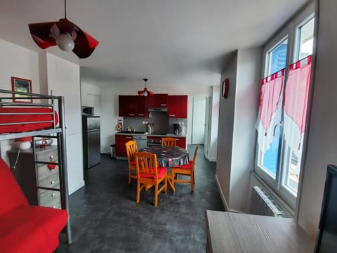Living room, Dining area, oven, stove