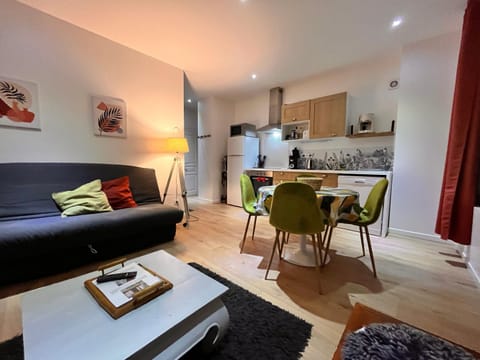 Kitchen or kitchenette, Living room, Seating area