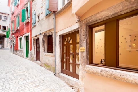 Property building, Facade/entrance