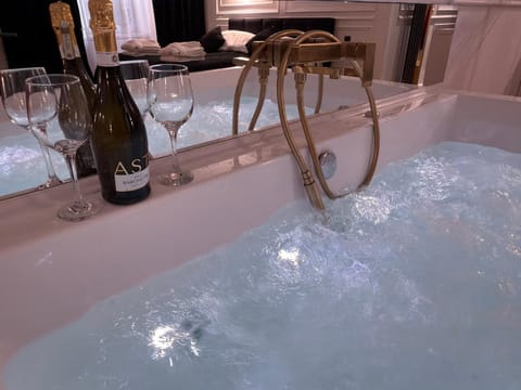 Hot Tub, Bath