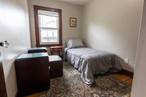 Craftsmen Charmer with Easy City & Airport Access House in Crafton