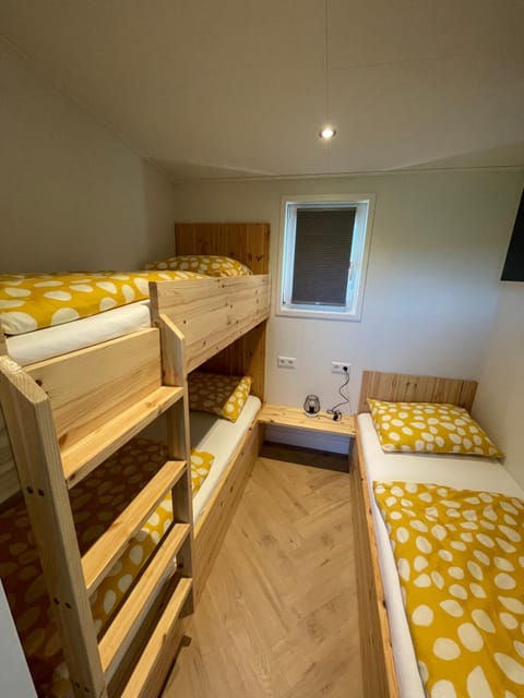 Bedroom, bunk bed