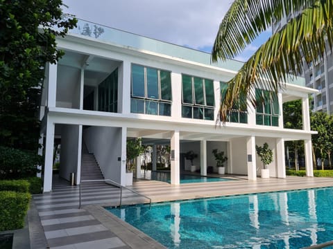 Property building, Garden, Fitness centre/facilities, Pool view, Swimming pool