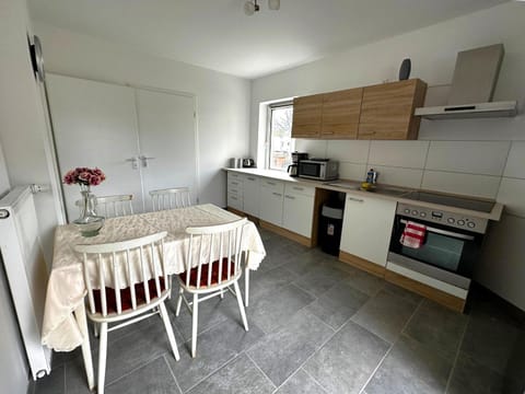 Kitchen or kitchenette, Dining area, Food, stove, kitchen