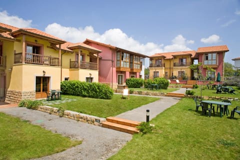 Facade/entrance, Garden view, Area and facilities