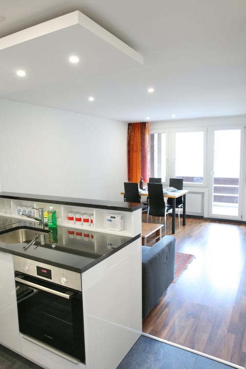 Kitchen or kitchenette, pet friendly, stove