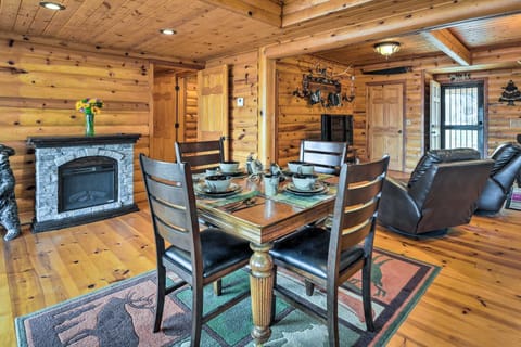 Rustic Cabin in Roaring River State Park! Cabin in Roaring River Township
