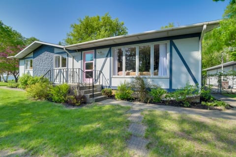 Home Rental on Detroit Lake Dock, Game Room! House in Detroit Lakes