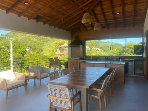 Casa alto padrão a 100 metros da praia brava House in Armacao dos Buzios