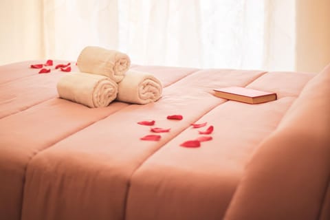 Bed, Photo of the whole room, Bedroom, towels
