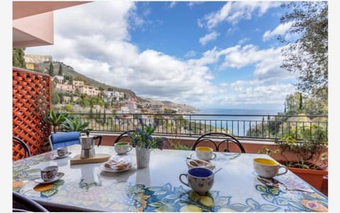 Day, Natural landscape, View (from property/room), Balcony/Terrace, Food and drinks