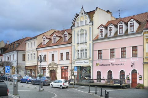 Property building, Neighbourhood, Parking
