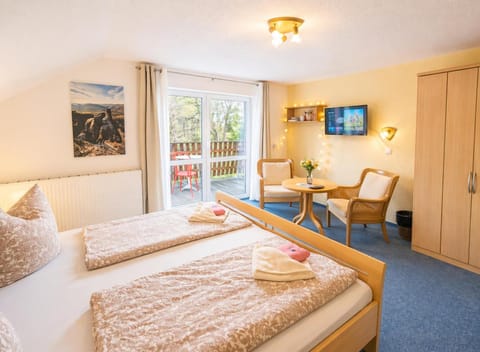 Bed, Balcony/Terrace, Photo of the whole room, Seating area