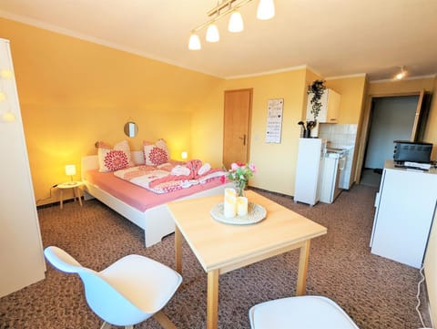 Bed, Kitchen or kitchenette, Photo of the whole room, Dining area