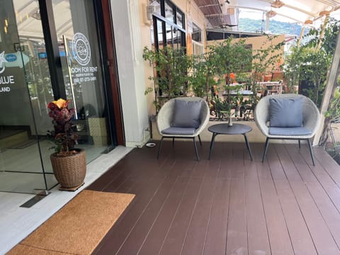 Property building, Seating area