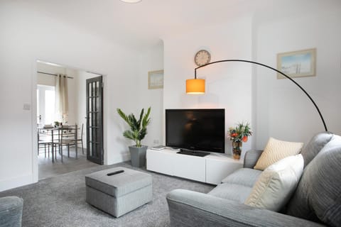 Cudworth House, Barnsley for contractors & Families, off-road parking, speedy WIFI,etc House in Borough of Barnsley