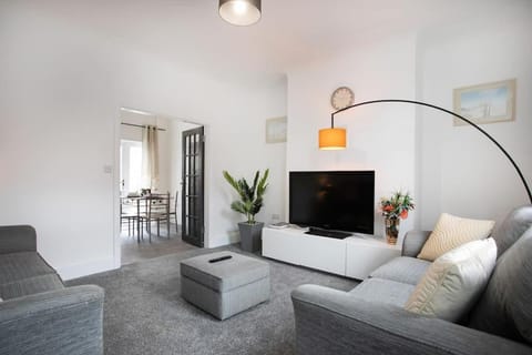 Cudworth House, Barnsley for contractors & Families, off-road parking, speedy WIFI,etc House in Borough of Barnsley