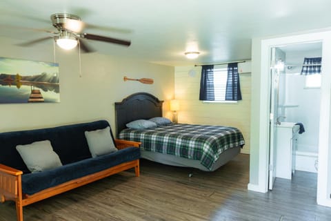 Bed, Photo of the whole room, Seating area, Bedroom